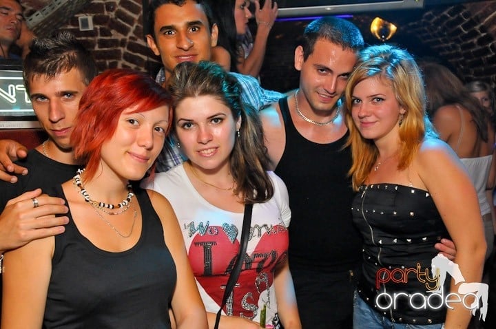 Saturday Night Escape, 