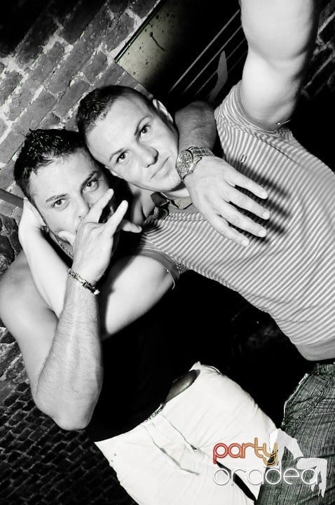 Saturday Night Escape, 