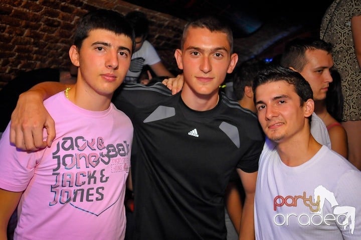 Saturday Night Escape, 