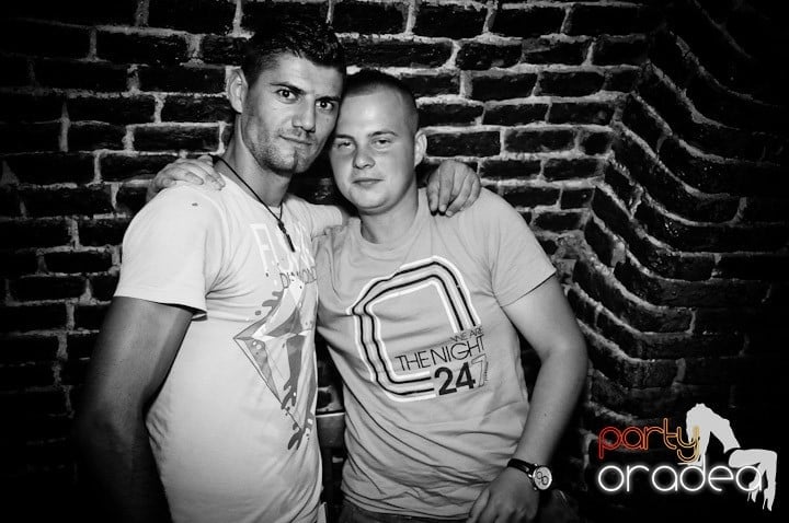 Saturday Night Escape, 