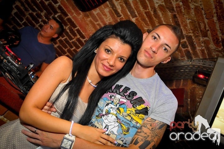 Saturday Night Escape, 