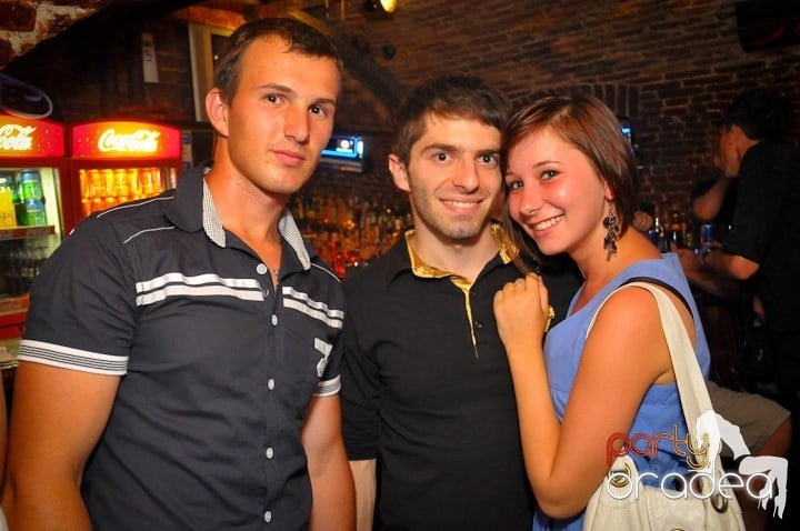 Saturday Night Escape, 