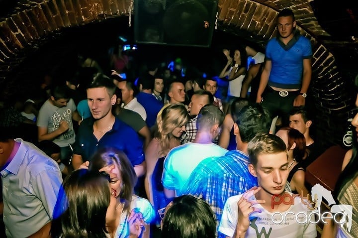 Saturday Night Escape, 