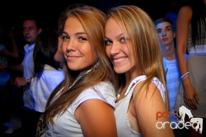 Saturday Night Escape, 