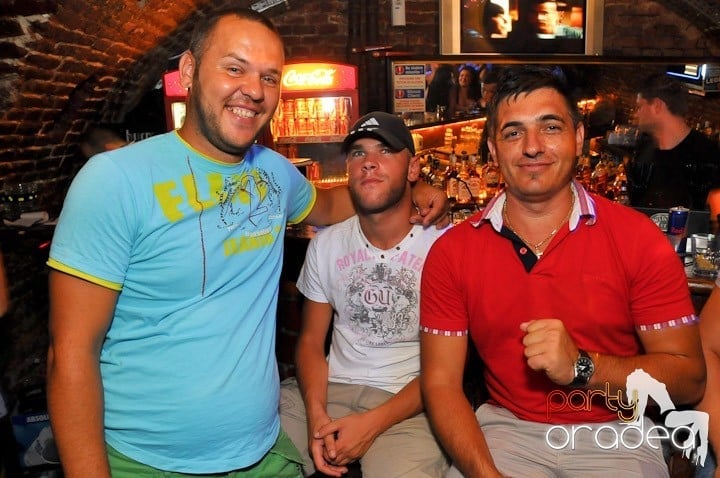 Saturday Night Escape, 