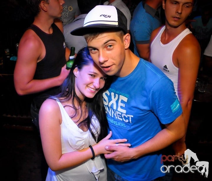 Saturday Night Escape, 