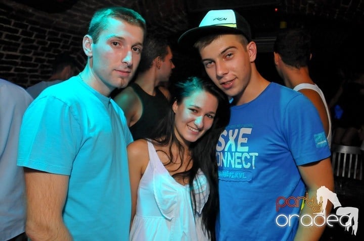 Saturday Night Escape, 