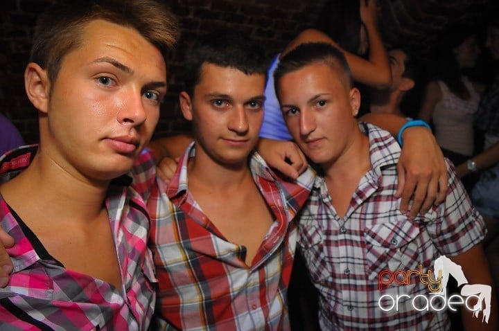 Saturday Night Escape, 