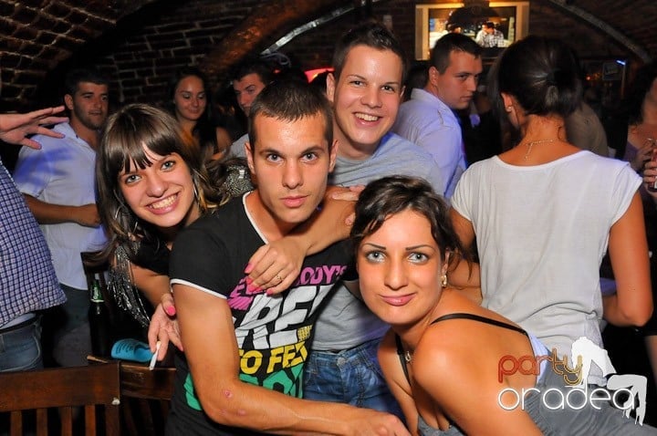 Saturday Night Escape, 