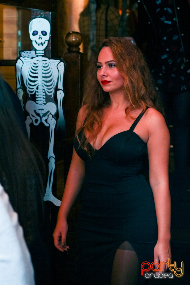 Saturday Night Halloween, Columbus Cafe