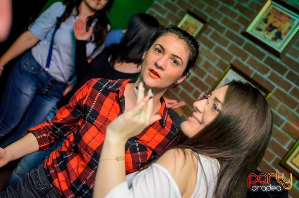 Saturday Night Party, Green Pub