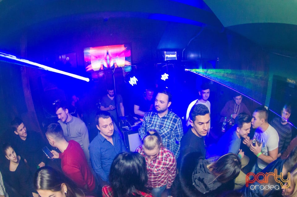 Saturday Night Party cu DJ Krisstal, Green Pub