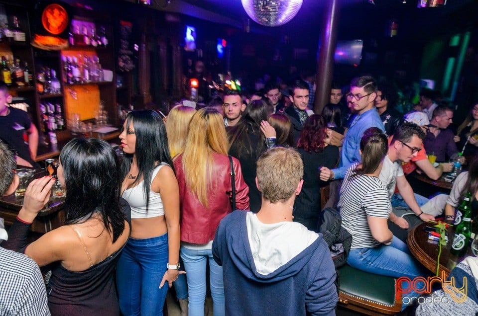 Saturday Night Party, Green Pub
