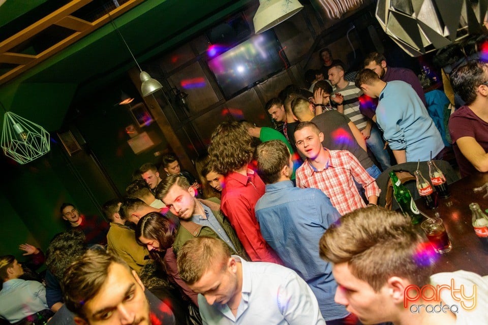 Saturday Night Party, Green Pub