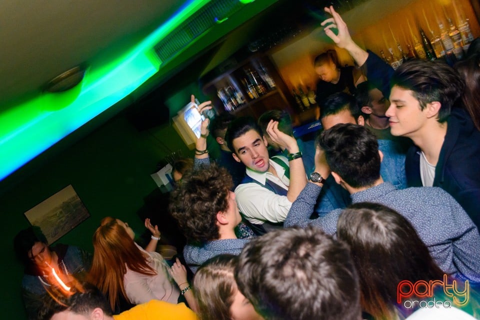 Saturday Night Party, Green Pub