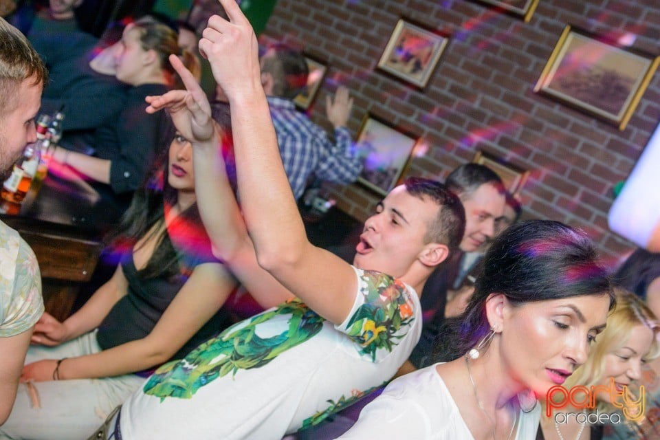 Saturday Night Party, Green Pub