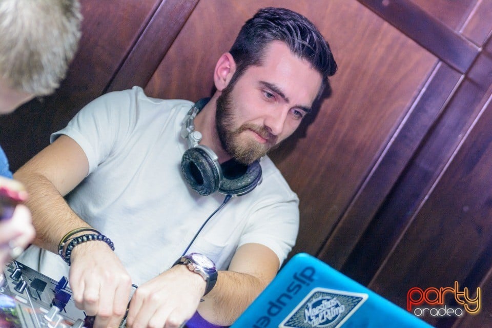 Saturday Night Party, Green Pub