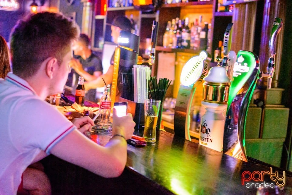 Saturday Night Party, Green Pub