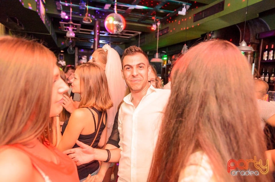 Saturday Night Party, Green Pub