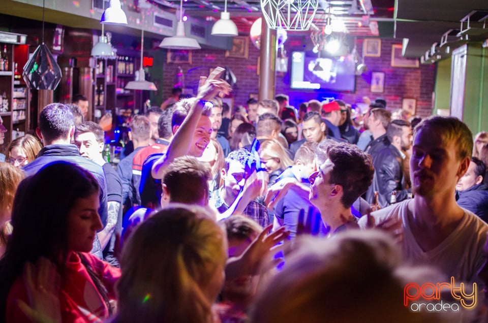 Saturday Night Party, Green Pub