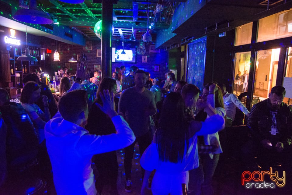 Saturday Night Party, Green Pub