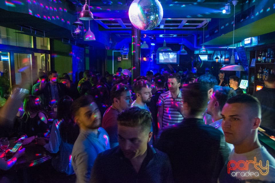 Saturday Night Party, Green Pub