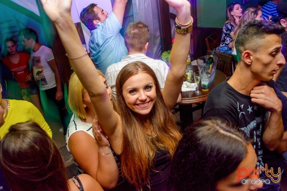Saturday Night Party, Green Pub