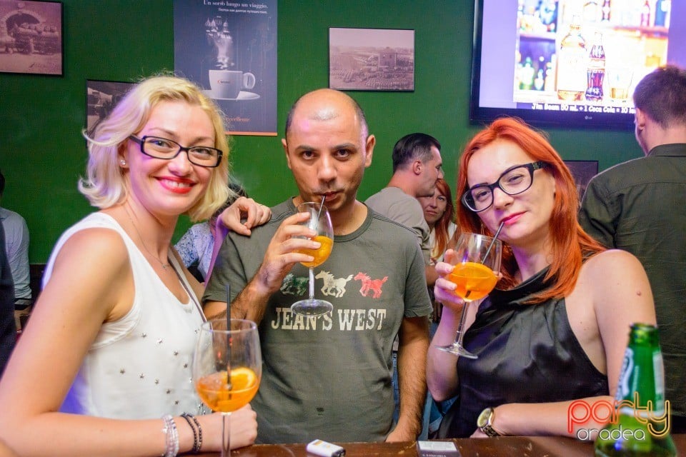 Saturday Night Party, Green Pub