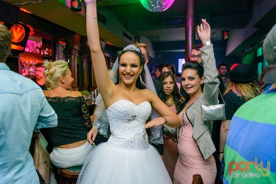 Saturday Night Party, Green Pub