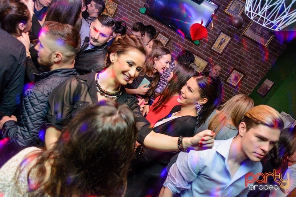 Saturday Night, Green Pub