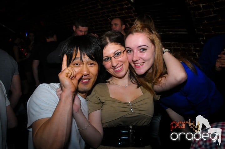 Saturday = Party în Escape, 