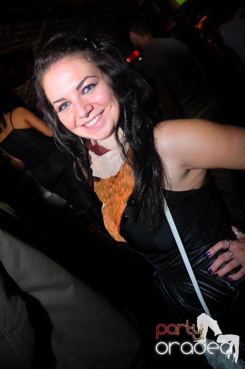 Saturday = Party în Escape, 