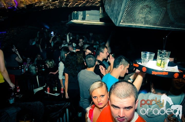 Saturday = Party în Escape, 