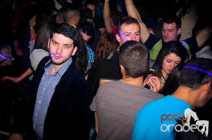 Saturday = Party în Escape, 