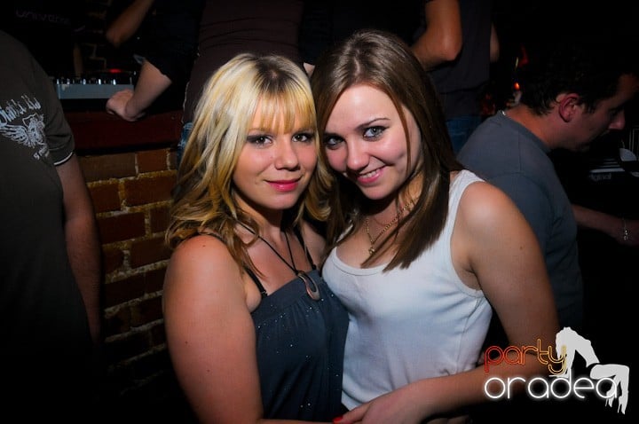 Saturday = Party în Escape, 