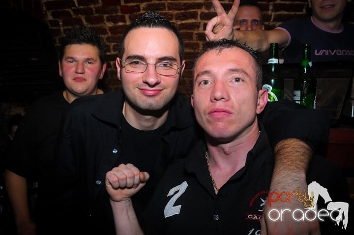 Saturday = Party în Escape, 