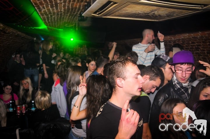 Saturday = Party în Escape, 