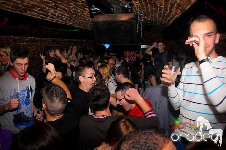 Saturday = Party în Escape, 