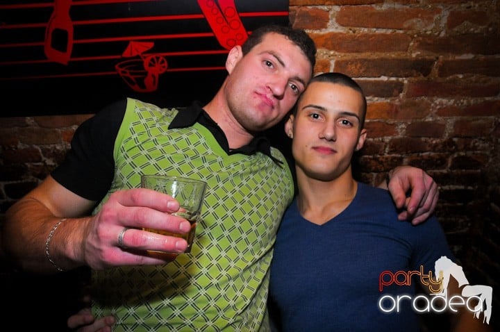 Saturday = Party în Escape, 