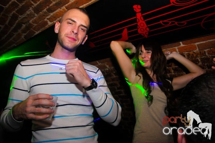 Saturday = Party în Escape, 