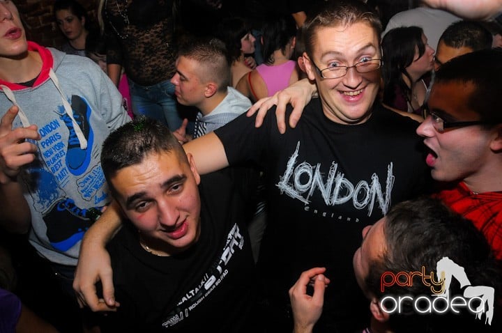 Saturday = Party în Escape, 