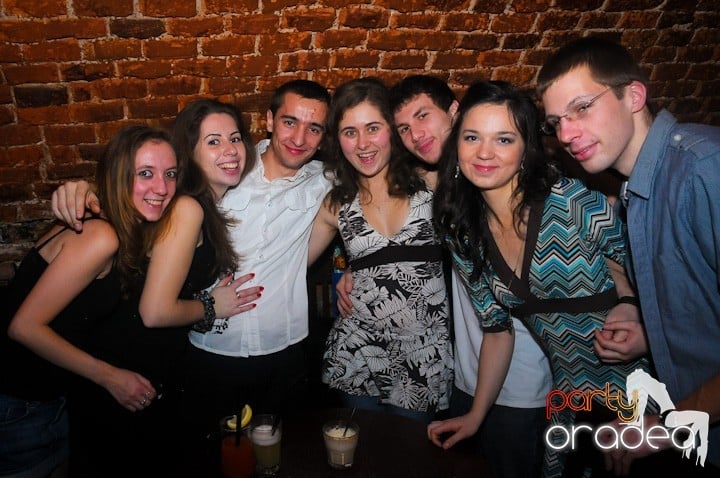 Saturday = Party în Escape, 