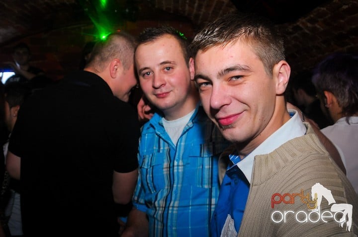 Saturday = Party în Escape, 