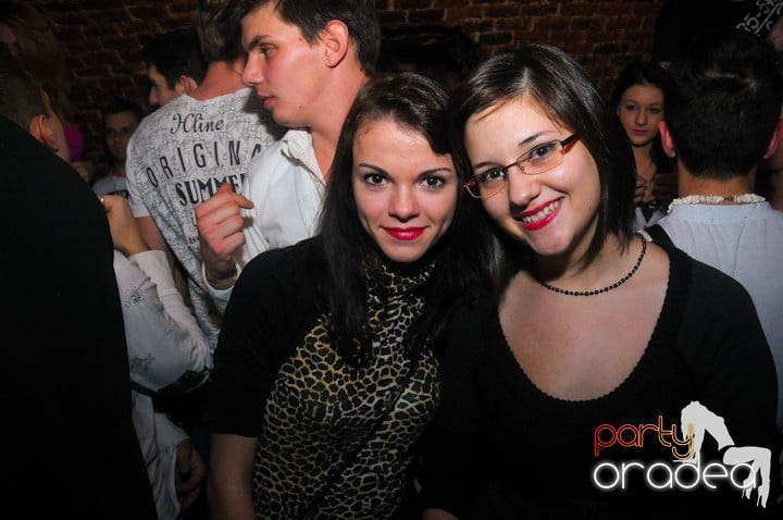 Saturday = Party în Escape, 