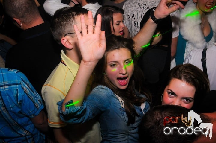 Saturday = Party în Escape, 