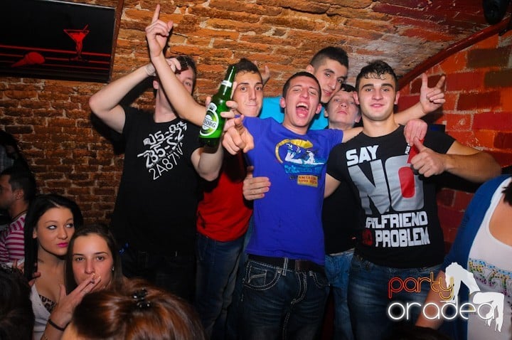 Saturday = Party în Escape, 