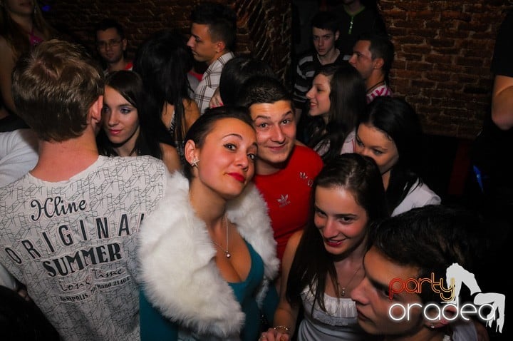 Saturday = Party în Escape, 