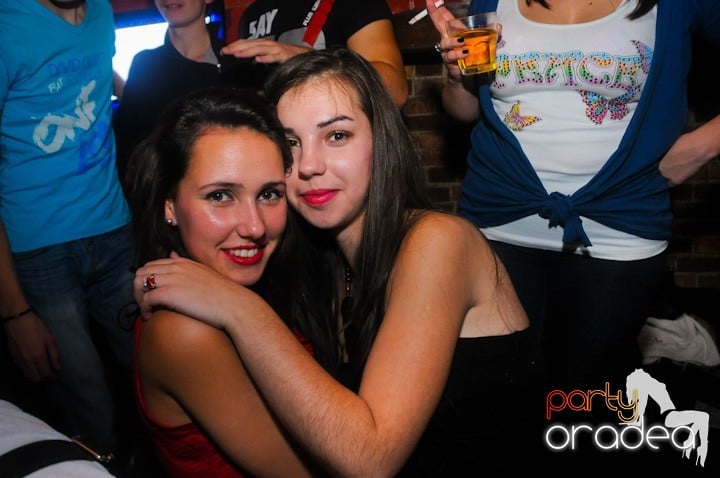 Saturday = Party în Escape, 