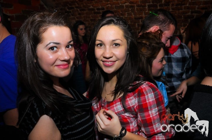 Saturday = Party în Escape, 