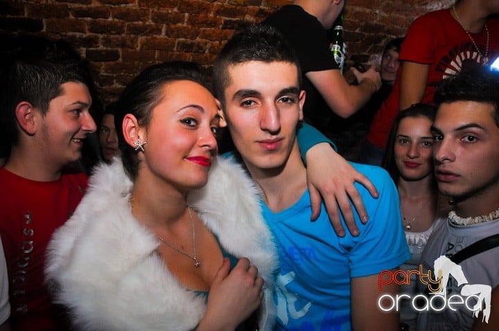 Saturday = Party în Escape, 